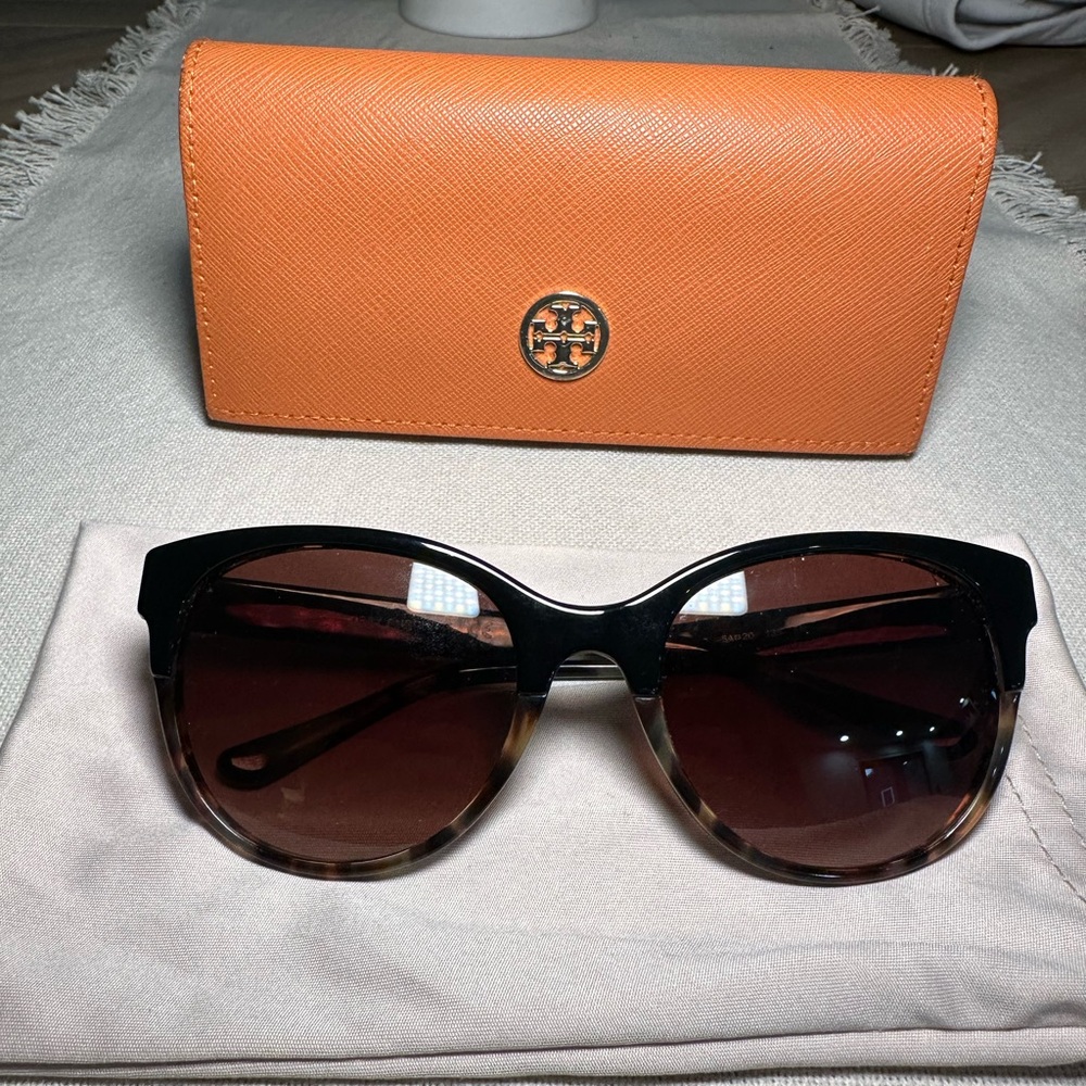 Tory Burch Miller Round Sunglasses